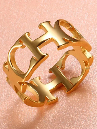 Ring with a design similar to Carolina Herrera rings